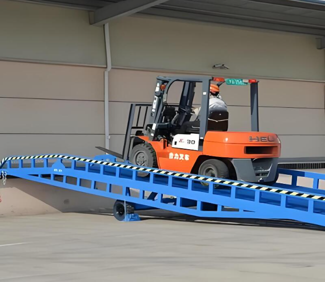 隆广镇移动式卸货平台（叉车用）